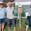 Auf dem Foto Kreisvorsitzender Erwin Scheiner, stellv. Vorsitzender Ortsgruppe Karlstadt, Alfred Dill und Markus Metzger am Gedenkbaum.