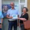 Auf dem Foto Kreisgeschäftsführer Bernd Kießling, Mitglied Gerhard Barthel, Ortvorsitzende des Ortsverbands Haßfurt Monika Pliquett.