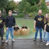 Sie machten am Dorfsee schon mal ein Fass auf, die Damen und Burschen der Rödelseer Burschenschaft mit (von links) 
Samuel Pfister, Max König, Maximilian Deppisch, Philipp Deppisch, (in den Weinfässern)  Christoph Deppisch, Robin Rabovsky sowie Simon Schilling, Mia Baumann, Lea Merklein, Jonas Stadtel, Julius Finster.