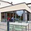 Der neue Wintergarten bietet Platz für alle: Die Bewohnerinnen und Bewohner der Außenwohngruppe des Sozialpsychiatrischen Zentrums sind wieder in die frisch sanierte und umgebaute Einrichtung in Allertshausen eingezogen. Der neue Wintergarten bietet Platz für alle: Die Bewohnerinnen und Bewohner der Außenwohngruppe des Sozialpsychiatrischen Zentrums sind wieder in die frisch sanierte und umgebaute Einrichtung in Allertshausen eingezogen.