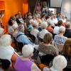 Das zweite Veitshöchheimer Sommerkonzert ging wegen des unsteten Wetters nicht openair im idyllischen Synagogenhof, sondern im beengten Foyer des Seminargebäudes des Jüdischen Kulturmuseums über die Bühne. Das zweite Veitshöchheimer Sommerkonzert ging wegen des unsteten Wetters nicht openair im idyllischen Synagogenhof, sondern im beengten Foyer des Seminargebäudes des Jüdischen Kulturmuseums über die Bühne.