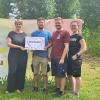 Bei der Spendenübergabe (von links): Kathrin Kieser (Filialleiterin Ochsenfurt, VR-Bank Würzburg), Yannik Blau (Vorstandsmitglied Dure Festival), Andre Hanft (Vorstandsmitglied Dure Festival) und Jette Zobel (Vorstandsmitglied Dure Festival).