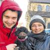 Trotzen der Kälte: Dimitri Chogunov und Dagmar Wenk gut bemützt in der Neustädter Innenstadt. Trotzen der Kälte: Dimitri Chogunov und Dagmar Wenk gut bemützt in der Neustädter Innenstadt.