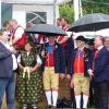 Wertvolle handgearbeitete Trachten, eine bunte Mischung der Generationen, traditionelle Kirchweihtänze und Frohsinn für Mitwirkende und Gäste der Röthleiner Kirchweih - auch bei Regen!