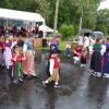 Wertvolle handgearbeitete Trachten, eine bunte Mischung der Generationen, traditionelle Kirchweihtänze und Frohsinn für Mitwirkende und Gäste der Röthleiner Kirchweih - auch bei Regen!