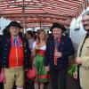 Wertvolle handgearbeitete Trachten, eine bunte Mischung der Generationen, traditionelle Kirchweihtänze und Frohsinn für Mitwirkende und Gäste der Röthleiner Kirchweih - auch bei Regen!