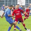 Noch immer einer der stärksten Spieler in der Bezirksliga 2: Klaus Baake vom TSV Röthlein (rechts), hier im Derby gegen den Sennfelder Christian Klaas.
