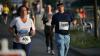 Um die 1500 Läuferinnen und Läufer nehmen am Donnerstag (13.06.24) am sogenannten WUE2RUN Firmenlauf in Würzburg teil. Bei Abendsonne und milden Temperaturen passieren die Teilnehmer gegen 20 Uhr den Oberen Mainkai.
