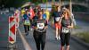 Um die 1500 Läuferinnen und Läufer nehmen am Donnerstag (13.06.24) am sogenannten WUE2RUN Firmenlauf in Würzburg teil. Bei Abendsonne und milden Temperaturen passieren die Teilnehmer gegen 20 Uhr den Oberen Mainkai.