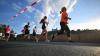 Um die 1500 Läuferinnen und Läufer nehmen am Donnerstag (13.06.24) am sogenannten WUE2RUN Firmenlauf in Würzburg teil. Bei Abendsonne und milden Temperaturen passieren die Teilnehmer gegen 20 Uhr den Oberen Mainkai.