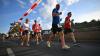Um die 1500 Läuferinnen und Läufer nehmen am Donnerstag (13.06.24) am sogenannten WUE2RUN Firmenlauf in Würzburg teil. Bei Abendsonne und milden Temperaturen passieren die Teilnehmer gegen 20 Uhr den Oberen Mainkai.