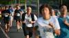 Um die 1500 Läuferinnen und Läufer nehmen am Donnerstag (13.06.24) am sogenannten WUE2RUN Firmenlauf in Würzburg teil. Bei Abendsonne und milden Temperaturen passieren die Teilnehmer gegen 20 Uhr den Oberen Mainkai.
