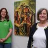 Acrylmalerei im Eingang des historischen Rentamtes (v.l. Laura Rösch und Eva Repp-Poppe)