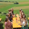 Bei idealem Wanderwetter kamen viele Hundert Gäste zur diesjährigen Weinlagenwanderung der Spielvereinigung Stetten und dem Winzerverein St. Urban in die Weinberge über dem Maintal. Ehrengast und Besuchermagnet war die Schauspielerin Michaela May.
