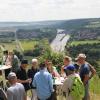 Bei idealem Wanderwetter kamen viele Hundert Gäste zur diesjährigen Weinlagenwanderung der Spielvereinigung Stetten und dem Winzerverein St. Urban in die Weinberge über dem Maintal. Ehrengast und Besuchermagnet war die Schauspielerin Michaela May.