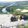 Bei idealem Wanderwetter kamen viele Hundert Gäste zur diesjährigen Weinlagenwanderung der Spielvereinigung Stetten und dem Winzerverein St. Urban in die Weinberge über dem Maintal. Ehrengast und Besuchermagnet war die Schauspielerin Michaela May.
