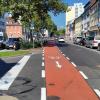 Am Kornmarkt wurde bereits an der Kreuzung zur Bauerngasse das Thema Radverkehr neu geordnet. In Richtung Obere Straße und Zehntstraße verläuft hier der Radweg. Am Kornmarkt wurde bereits an der Kreuzung zur Bauerngasse das Thema Radverkehr neu geordnet. In Richtung Obere Straße und Zehntstraße verläuft hier der Radweg.