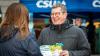 Stefan Köhler, der unterfränkische Bauernpräsident, ist künftig auch Abgeordneter im Europaparlament. Das Bild zeigt ihn im Wahlkampf-Endspurt in Würzburg.