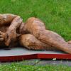 Von Marie Münzer stammt die liegende Figur, die sich vor dem anrollenden Ball schützend die Hand vor das Gesicht hält.