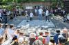 Die Break Dancer "Kellerbreaker" des Jugendzentrums Zoom performten beim Jubiläumsfest des Aktivspielplatzes auf der Bühne.