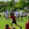 Realschüler- und Schülerinnen der 6. Klassen beim Staffellauf.