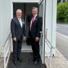 Stellten die Selbstbedienungsfiliale der Sparkasse in Sendelbach vor (von links): Peter Schmitt (Gebietsdirektor), und Arno Bernard (Stellvertretender Leiter Beratungscenter Lohr).