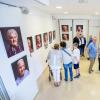 Die Ausstellung "Das Leuchten des Alters" zeigt großformatige Porträtfotos von 23 Bewohnerinnen und Bewohnern des Wohnstifts Steigerwald in Gerolzhofen.