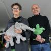 Sabine und Volker Senger aus Obersinn mit zwei ihrer Tierpuppen.