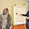 Gewichtige Gedächtnisstütze: Dank eines Gorillas im Klassenzimmer konnten sich die 38 Lehrkräfte aus den Lohrtalschulen die Themen bei einer Fortbildung zum Klassenmanagement besser einprägen.