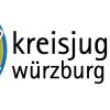 Carlchen, das Chamäleon aus grünem Häkelgarn, ziert als Maskottchen des KJR Würzburg jetzt auch das neue Logo.