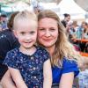 Zahlreiche Menschen besuchen am Montag 20.05.24 das traditionelle Pfingstweinfest der Winzer Sommerach. Ein umfangreiches Musikprogramm, kulinarische Köstlichkeiten und die Weine aus dem Weinkeller der Genossenschaft machen Lust und Laune auf den Sommer.
