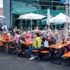 Zahlreiche Menschen besuchen am Montag 20.05.24 das traditionelle Pfingstweinfest der Winzer Sommerach. Ein umfangreiches Musikprogramm, kulinarische Köstlichkeiten und die Weine aus dem Weinkeller der Genossenschaft machen Lust und Laune auf den Sommer.