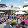 Zahlreiche Menschen besuchen am Montag 20.05.24 das traditionelle Pfingstweinfest der Winzer Sommerach. Ein umfangreiches Musikprogramm, kulinarische Köstlichkeiten und die Weine aus dem Weinkeller der Genossenschaft machen Lust und Laune auf den Sommer.