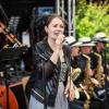 Zahlreiche Menschen besuchen am Montag 20.05.24 das traditionelle Pfingstweinfest der Winzer Sommerach. Ein umfangreiches Musikprogramm, kulinarische Köstlichkeiten und die Weine aus dem Weinkeller der Genossenschaft machen Lust und Laune auf den Sommer.