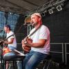 Zahlreiche Menschen besuchen am Montag 20.05.24 das traditionelle Pfingstweinfest der Winzer Sommerach. Ein umfangreiches Musikprogramm, kulinarische Köstlichkeiten und die Weine aus dem Weinkeller der Genossenschaft machen Lust und Laune auf den Sommer.