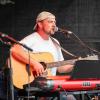 Zahlreiche Menschen besuchen am Montag 20.05.24 das traditionelle Pfingstweinfest der Winzer Sommerach. Ein umfangreiches Musikprogramm, kulinarische Köstlichkeiten und die Weine aus dem Weinkeller der Genossenschaft machen Lust und Laune auf den Sommer.
