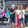 Zahlreiche Menschen besuchen am Montag 20.05.24 das traditionelle Pfingstweinfest der Winzer Sommerach. Ein umfangreiches Musikprogramm, kulinarische Köstlichkeiten und die Weine aus dem Weinkeller der Genossenschaft machen Lust und Laune auf den Sommer.