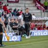 Trainer Josef Eibl  verfolgt das Spielgeschehen. Die Würzburger Kickers gewinnen das letzte Heimspiel am Samstag 18.05.24 gegen die DJK Vilzing souverän mit 4:0 in der AKON Arena in Würzburg. Nach dem Spiel werden sie vom BFV zum Regionalliga Meister 2024 geehrt.