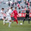 Ivan Franjic (17) von den Würzburger Kickers setzt sich gegen die Vilzinger Spieler durch und läuft Richtung Tor. Die Würzburger Kickers gewinnen das letzte Heimspiel am Samstag 18.05.24 gegen die DJK Vilzing souverän mit 4:0 in der AKON Arena in Würzburg. Nach dem Spiel werden sie vom BFV zum Regionalliga Meister 2024 geehrt.