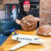 Über den Wolken: Brote des Frankenwinheimer Bäckers Axel Schmitt werden neuerdings auf Flügen der Lufthansa serviert.