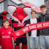 Die Würzburger Kickers gewinnen das letzte Heimspiel am Samstag 18.05.24 gegen die DJK Vilzing souverän mit 4:0 in der AKON Arena in Würzburg. Nach dem Spiel werden sie vom BFV zum Regionalliga Meister 2024 geehrt.