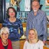 Jubiläum: Juwelier Herkert-Mai besteht seit 25 Jahren. Mit ihren Kunden feiern ab 26. März die Inhaber Elke Herkert Mai und Willi Mai sowie (vorne) Mechthild Gumpp und Selma Weigand.