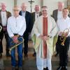 Die Erbshäuser Sangesbrüder zusammen mit Domkapitular Clemens Bieber und den unterstützenden Musikern. Vorne (von links): Karin Issing, Horst Schömig, Domkapitular Clemens Bieber und Matthias Schunder. Hinten (von links): Günter Schraut, Wilhelm Issing, Josef Issing, Ignaz Beck und Manfred Ziegler. Es fehlt Sangesbruder Robert Gerber.