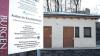 (lies)   Über 15 Jahre mühte sich die Stadt Gemünden, bis sie Ende 2009 eine öffentliche WC-Anlage an der Abfahrt zur Lindenwiese für 83 000 Euro bekam. Etwa zur gleichen Zeit entstand auch an der Burgruine Botenlauben oberhalb Bad Kissingen eine Toilettenanlage (Foto), für die die Planungen etwa zehn Jahre gedauert hatten. Nach Angaben von Thomas Hack von der Stadtverwaltung Bad Kissingen kostete der massive Bau rund 60 000 Euro; er steht allerdings auf einer relativ ebenen Fläche. Im Gegensatz zum Gemündener WC gilt die Botenlauben-Toilette als barrierefrei. Behinderten steht eine eigene Kabine zur Verfügung, in Gemünden ist sie mit der Damenkabine kombiniert. Notfall-Alarmknöpfe, die nach der Din-Norm für barrierefreie Toiletten vorgeschrieben sind, haben beide nicht. Die Mängel der Gemündener WC-Anlage bewertet eine Delegation des Bayerischen Landtags am heutigen Mittwoch um 10 Uhr vor Ort. Anschließende Themen sind die Rollstuhlrampe am Rathaus und der Treppenaufgang am Bahnhaltepunkt Klein-Gemünden.