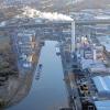 Der Schweinfurter Hafen: Er ist 28 Hektar groß. Die Kaimauer misst 740 Meter. Dazu kommen 390 Meter Ufer mit Umschlagmöglichkeit trotz Böschung. Die Gleislänge im Hafen beträgt 5400 Meter. Die Liegeplätze reichen für zehn Schiffe.