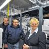 Herzstück aus Eisen: Polisina-Direktorin Ursula Junker mit dem ehemaligen Haustechniker und Berater Richard Weber (Mitte) und Niederlassungsleiter Richard Gröger vor dem Blockheizkraftwerk, das Hotel, Hallenbad und Campingplatz mit Strom und Heizung versorgt.