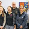 Der neue Vorstand der Dekanatsjugend:  Hubertus Saule, Sebastian Busse, Pfarrer Markus Schürrer (hinten von links), Sarah Lenz, Franziska Stiegler, Ingrid Enzenberger (vorne) stehen an der Spitze des BDKJ Neustadt/Aisch.