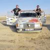 Hielten gut durch: Uwe Schäfer, Wolfgang Schmitt und ihr Benz W 125 mit 400 000 Kilometer auf dem Buckel und dem kleinsten Dieselmotor seiner Art. Am Ende brachte der Wagen 750 Euro für einen humanitären Zweck ein.