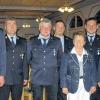 Ehrung der Rannunger Feuerwehr: (von links): Kreisbrandinspektor Benno Metz, Jürgen Diemer, Alexander Erhart, Frank Hess, Erwin Schneider, die stellvertretende Landrätin Magdalena Dünisch, Michael Brust, der stellvertretende Kommandant Frank Kilian, Kommandant Andreas Klopf und Vorsitzender und Bürgermeister Friedolin Zehner.