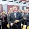 Dank und Anerkennung: Minister Heubisch (Mitte), Robert Grebner (links daneben) und Heribert Weber (links).